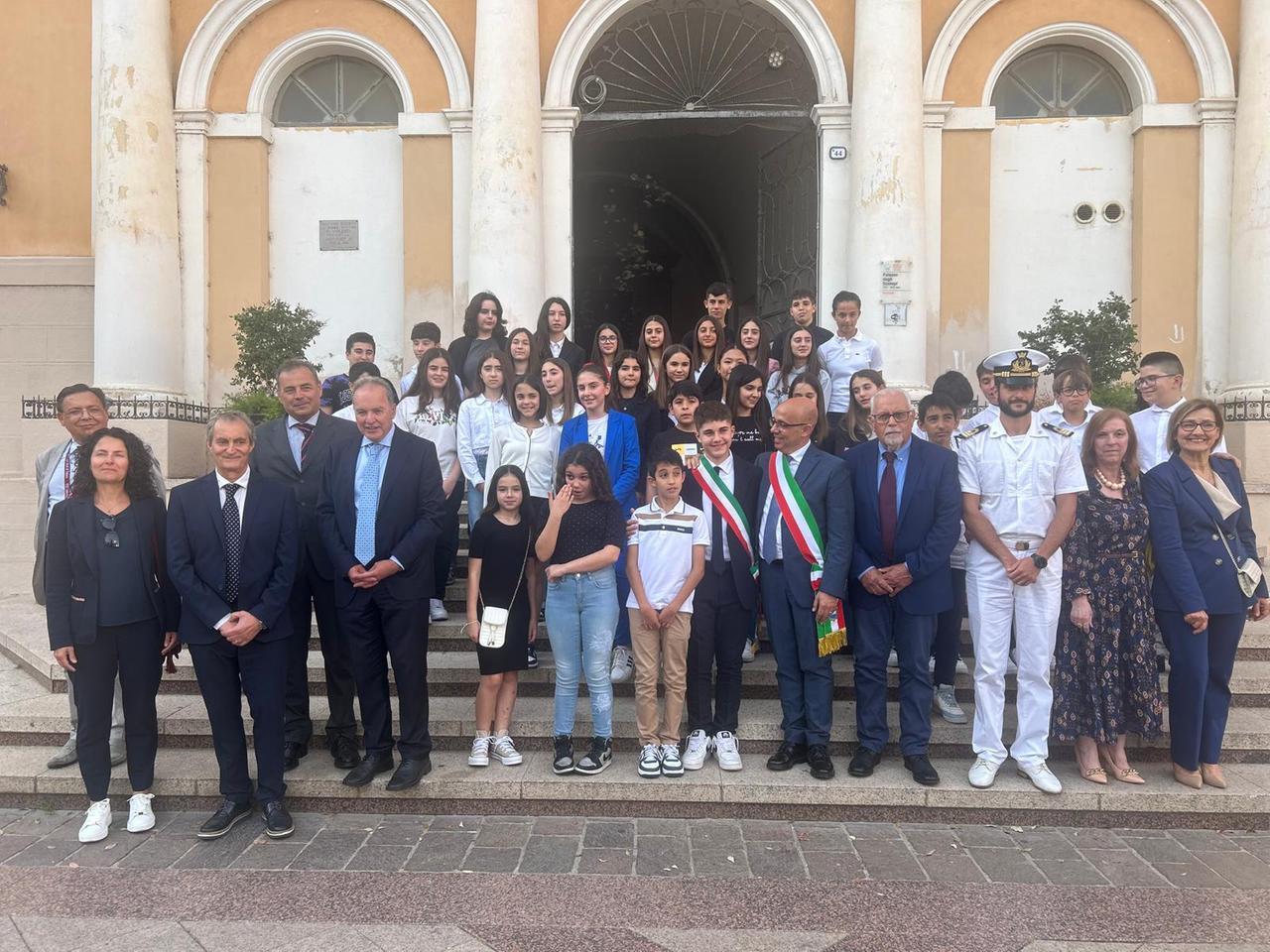 
	Foto di gruppo dopo l'insediamento del nuovo consiglio comunale dei ragazzi

