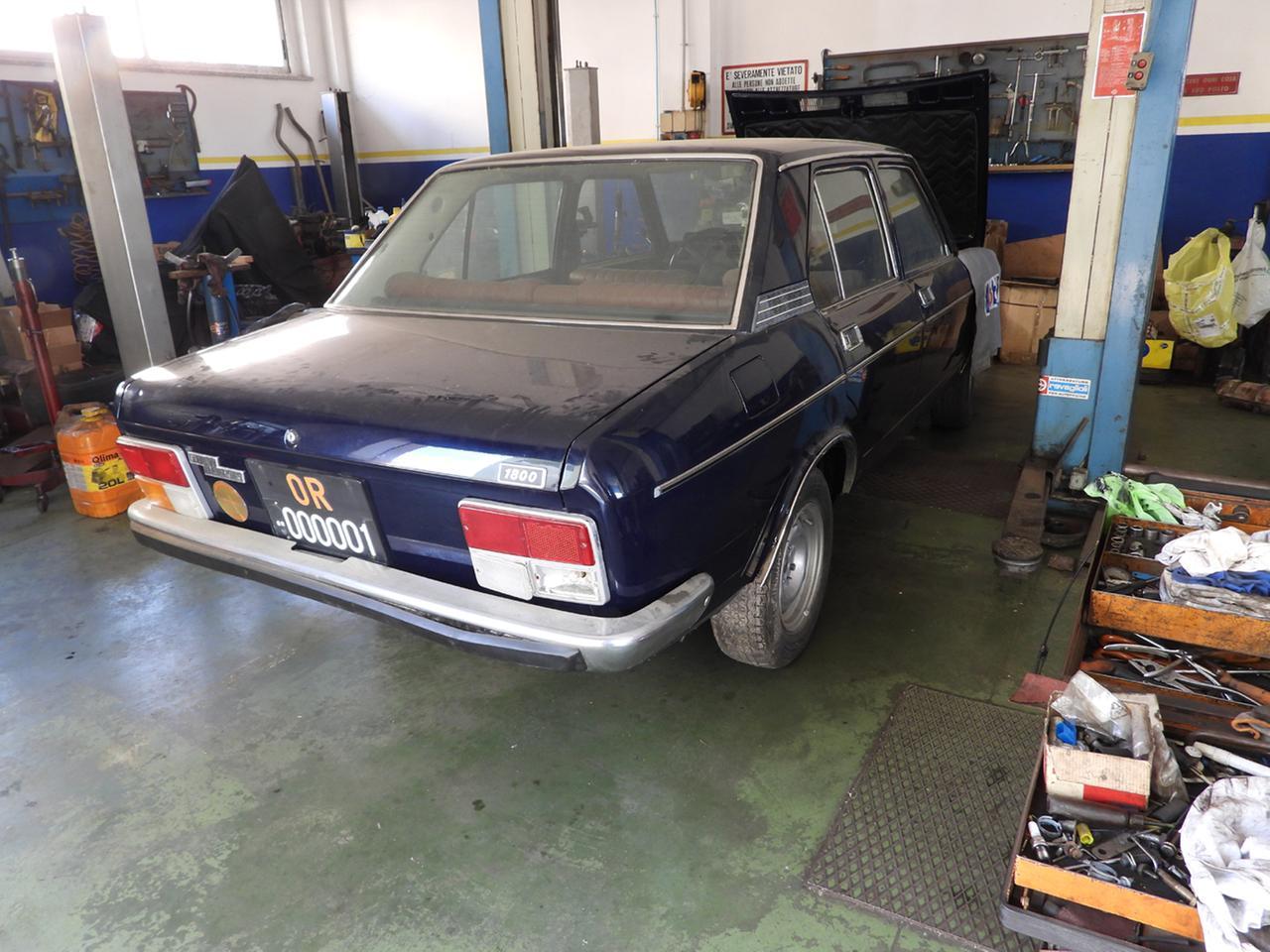 
	La vecchia Fiat 132 con la targa OR 000001

