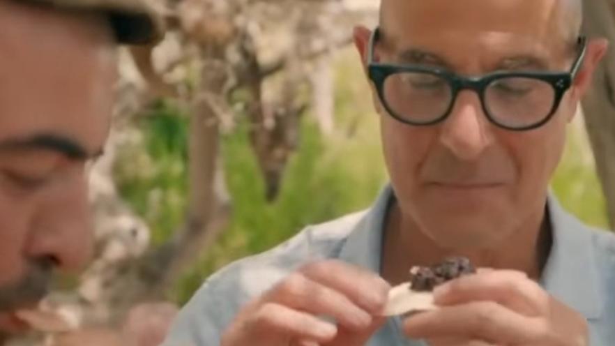 Sapori estremi: Stanley Tucci affronta il sanguinaccio sardo