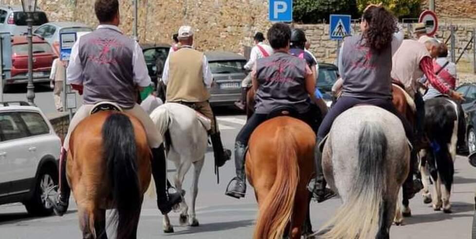 Un precedente passaggio dei Cavalieri di San Fiorenzo per le strade di Campiglia