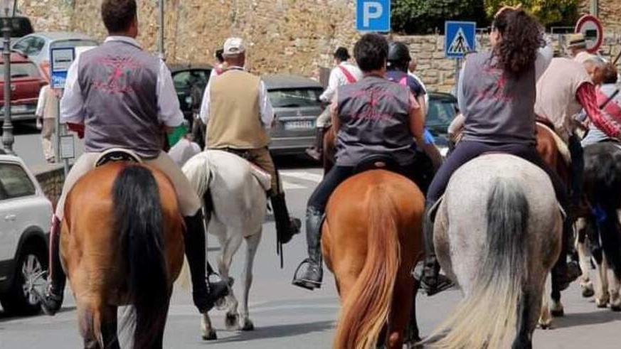Un precedente passaggio dei Cavalieri di San Fiorenzo per le strade di Campiglia