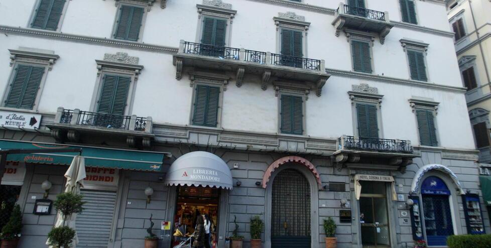 Nella foto un’immagine dell’hotel Corona d’Italia affacciato su piazza del Popolo (foto Nucci)
