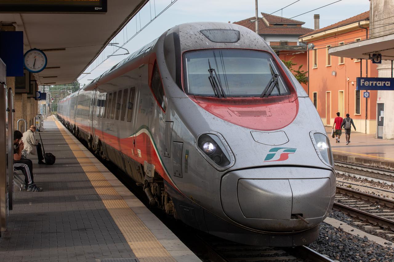 Investimento sui binari nel Bolognese, disagi anche a Ferrara