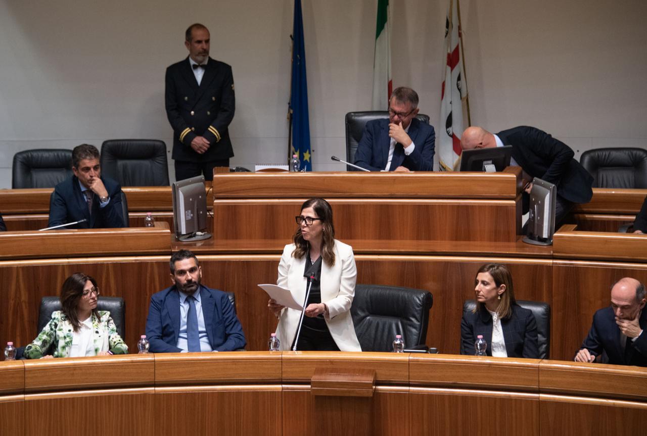La governatrice della Regione Sardegna Alessandra Todde in consiglio regionale