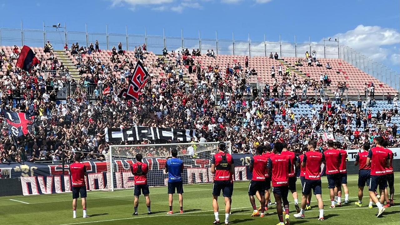 Oltre tremila tifosi all’allenamento del Cagliari alla Domus