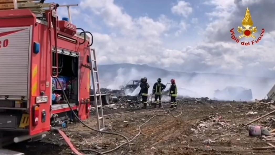 In fiamme un canneto accanto all’aeroporto di Elmas