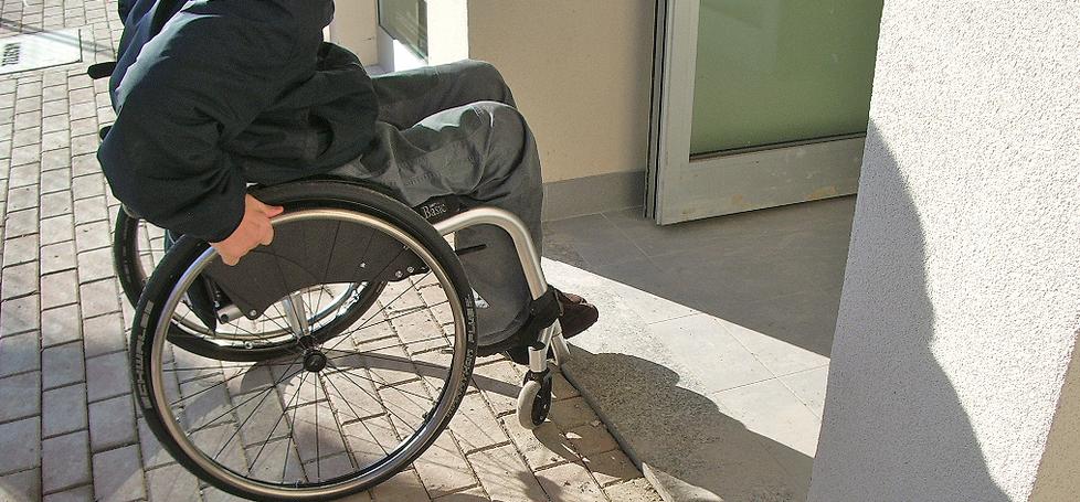 «Ferrara, case e aule non adatte ai disabili» Valter, cambiar vita in città è dura