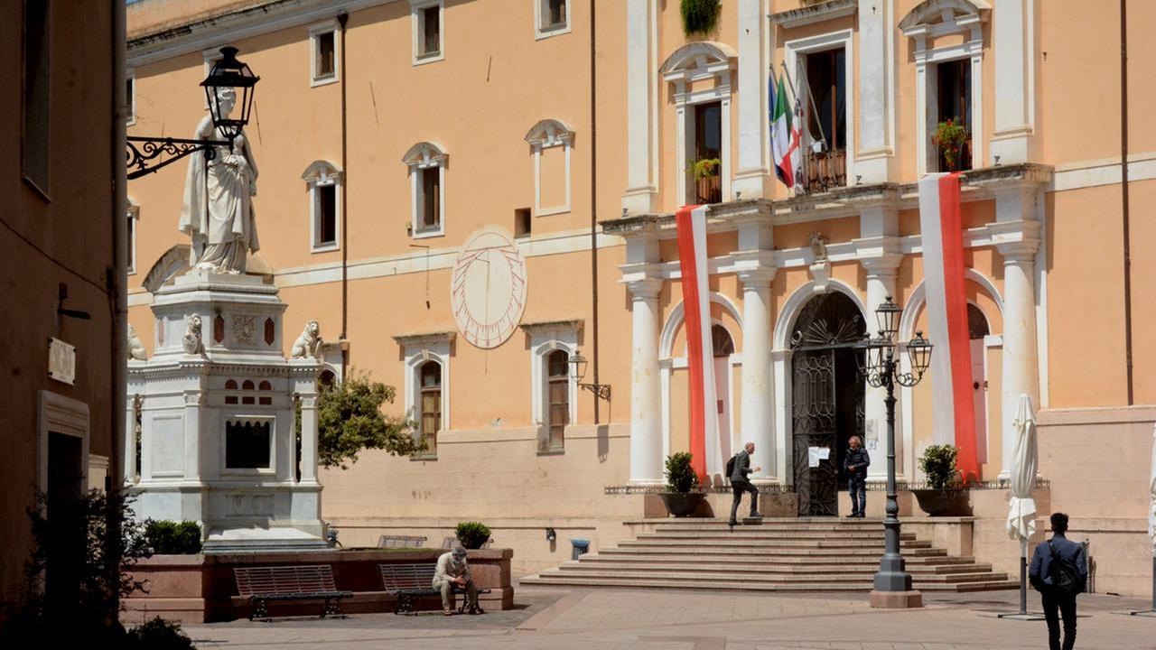 Piazza Eleonora e il palazzo del comune di Oristano
