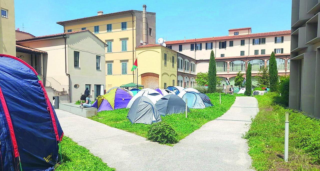 Pisa, tensioni e scontri tra studenti nella tendopoli pro Palestina