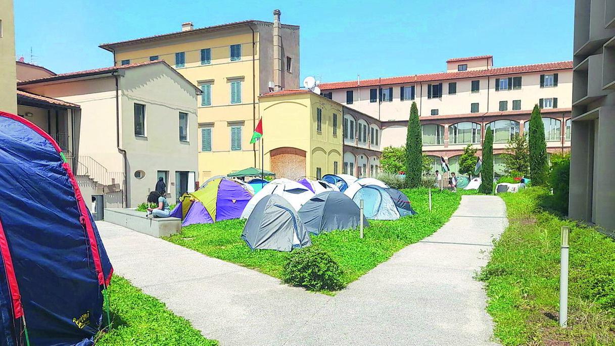 Pisa, tensioni e scontri tra studenti nella tendopoli pro Palestina