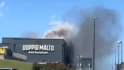 Olbia, a fuoco la canna fumaria del ristorante Doppio Malto