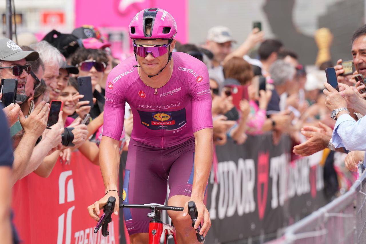 Giro d’Italia, Jonathan Milan fa tris e arriva per primo a Cento