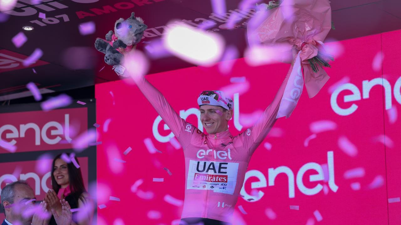 Cento in festa per il Giro d'Italia: la giornata per immagini