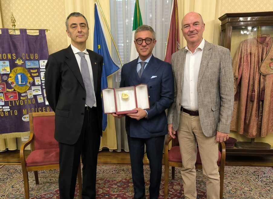 Livorno, a Francesco Ferrucci il Premio Capperuccio: «Nella medicina servono cura e umanità»<br>
