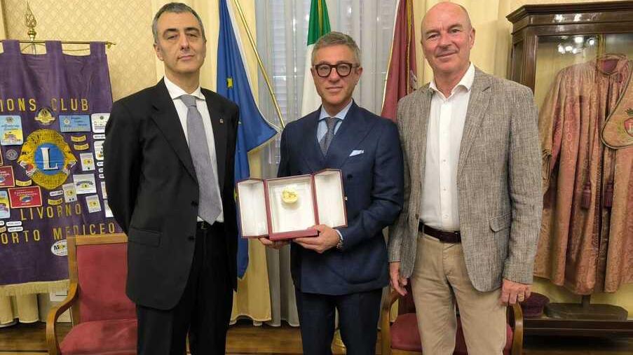 Livorno, a Francesco Ferrucci il Premio Capperuccio: «Nella medicina servono cura e umanità»<br>
