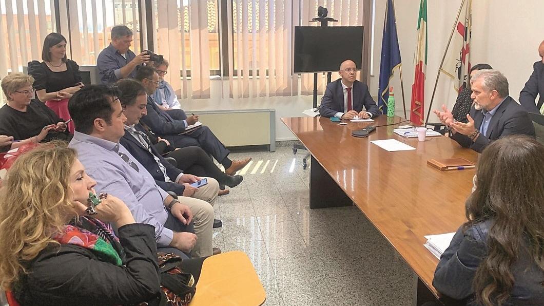 Specializzazioni ai medici di base, i sindacati bocciano l’assessore Bartolazzi