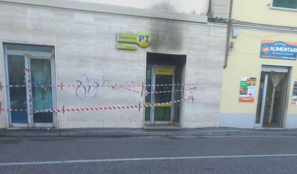 
	L'ufficio postale di piazza Bartolommei a novembre dopo l&rsquo;assalto

