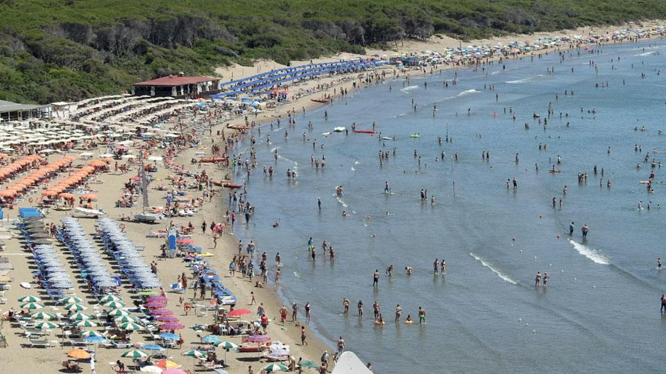 Spiagge all’asta, altro colpo di scena: ragione ai balneari anche con concessioni scadute