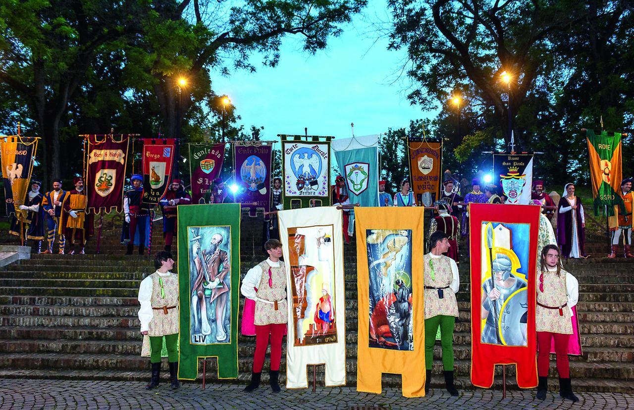 Ferrara splende: è la notte del Magnifico Corteo