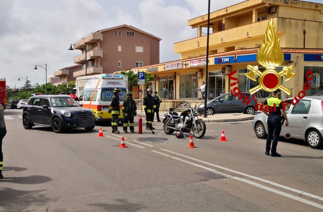 Olbia, scontro tra auto e moto in viale Aldo Moro: una persona in ospedale