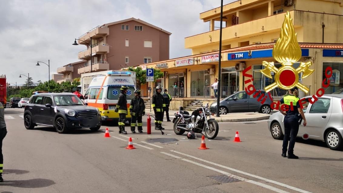 Olbia, scontro tra auto e moto in viale Aldo Moro: una persona in ospedale