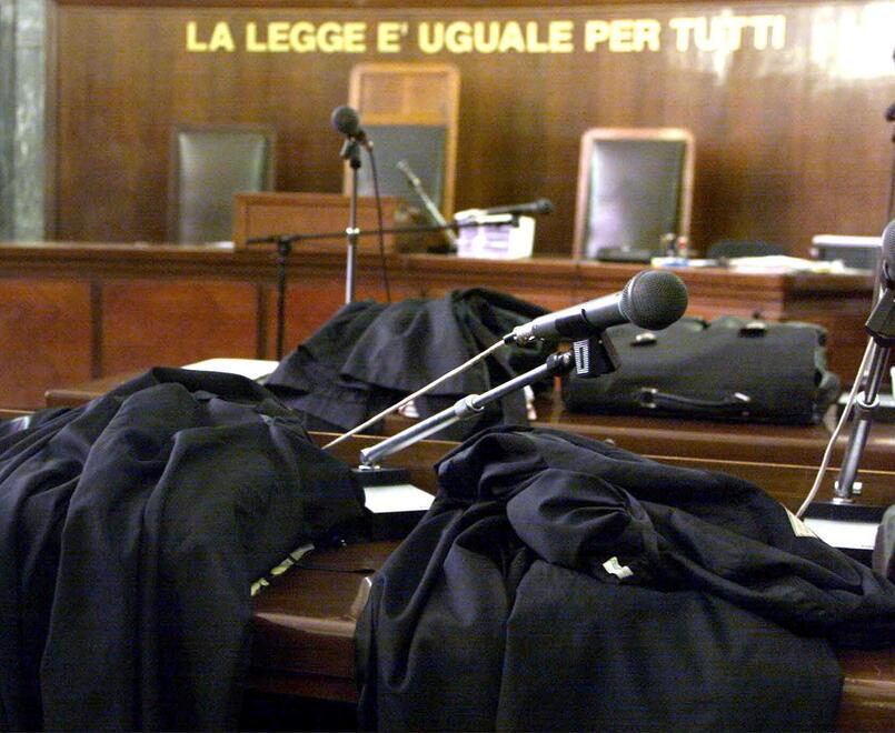 Castelnuovo, botte alla moglie e abusi sessuali sui figli: «Condannatelo a 8 anni»<br>
