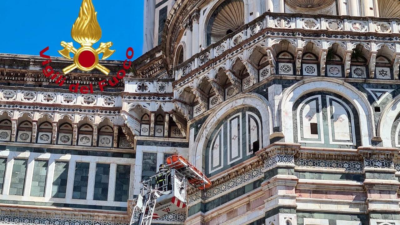 Malore sulla cupola del Duomo a Firenze, turista soccorso dai vigili del fuoco