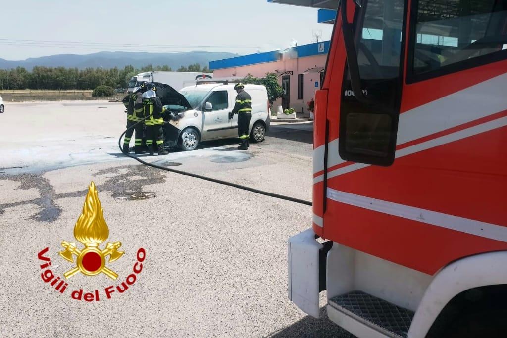 
	L'intervento dei vigili del fuoco dopo l'incendio


