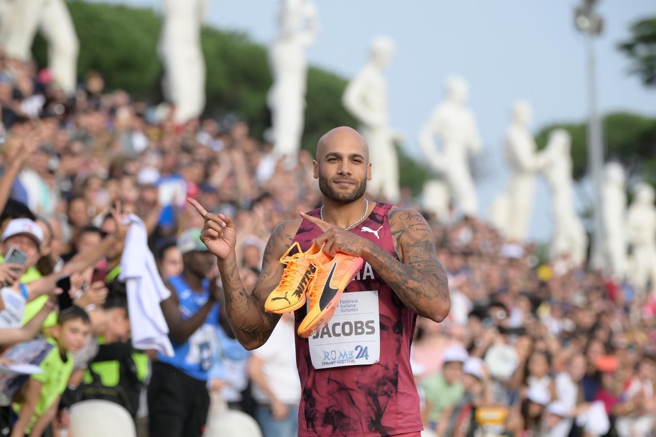 Marcell Jacobs vince i 100 metri allo Sprint Festival di Roma. «Partenza da migliorare»