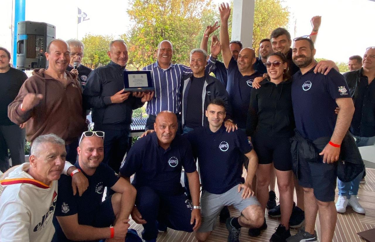 
	L'equipaggio dell'Aspo che ha vinto la remata. Nella foto in basso i commercialisti

