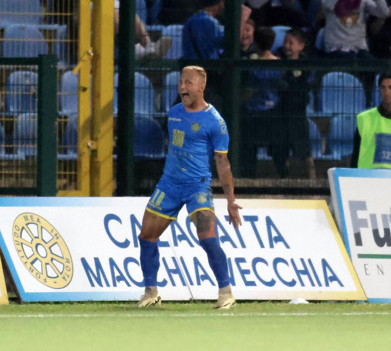 Carrarese sconfitta indolore, è ai quarti di finale