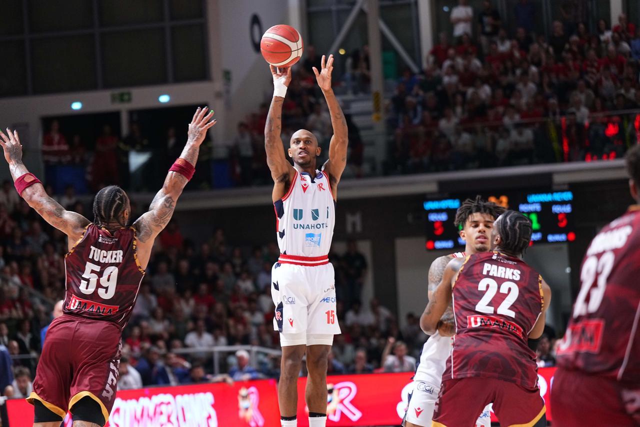 Reggio cede a Venezia in Gara 4 dei playoff scudetto: si va alla “bella”