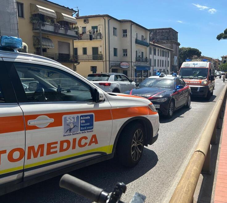 Viareggio, spedizione punitiva a colpi di casco contro un minorenne: cosa ha scatenato la violenza
