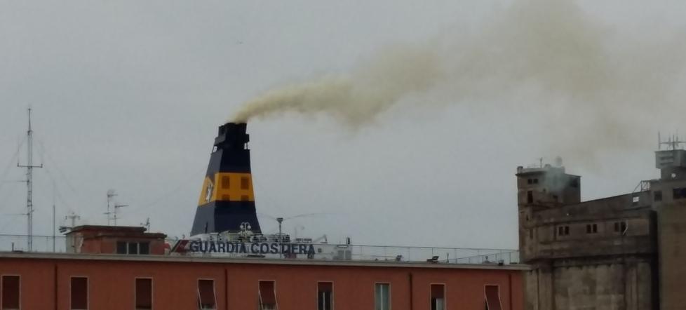 Porto di Livorno, quattro navi multate per i fumi: «Abbiamo aperto un fronte»