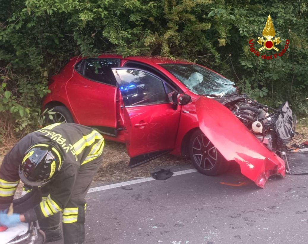 Frontale tra due auto a San Bartolomeo, grave un 19enne