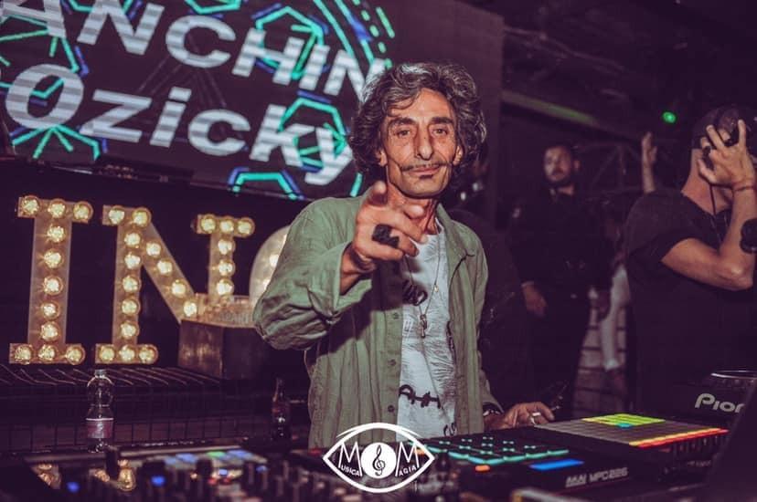 Anche Modena piange Franchino, il popolare vocalist e dj morto a 71 anni