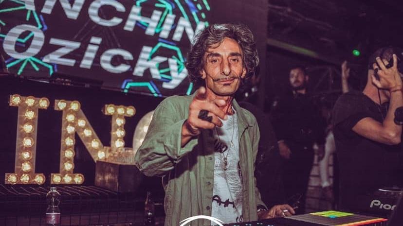 Anche Modena piange Franchino, il popolare vocalist e dj morto a 71 anni