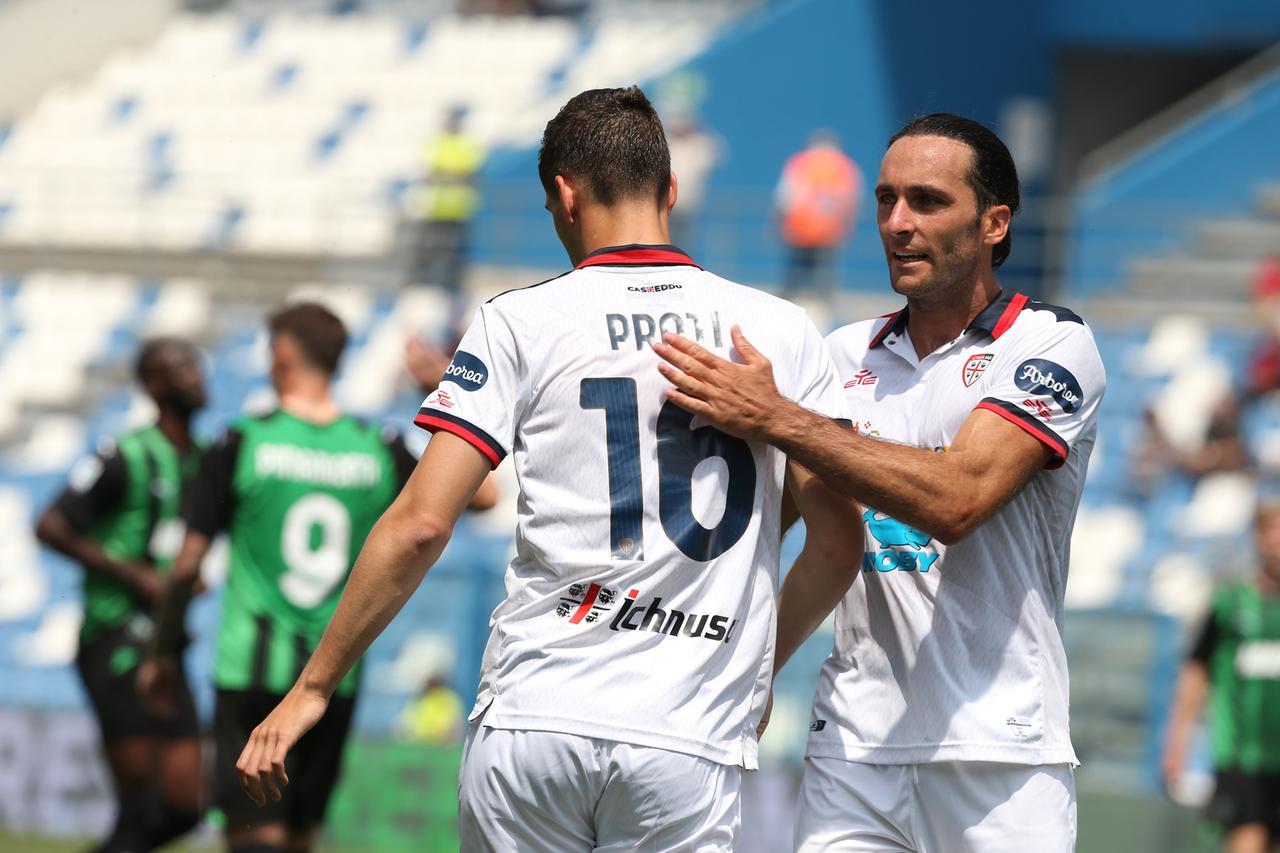 Vittoria e salvezza: il Cagliari batte 2-0 il Sassuolo
