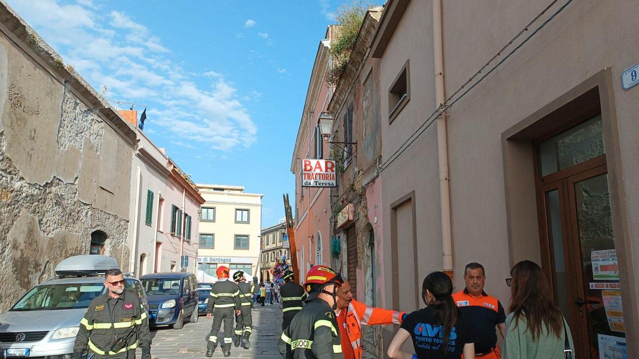 Crolla un pezzo di cornicione a Porto Torres, pensionato ferito alla testa