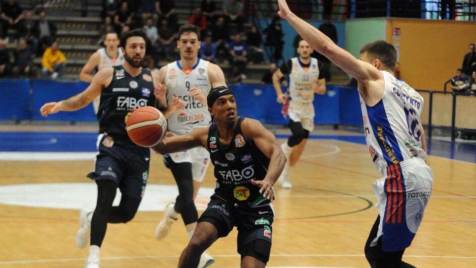 La Fabo s’arrende a Ruvo di Puglia: superata e battuta nei minuti finali <br>
<br>