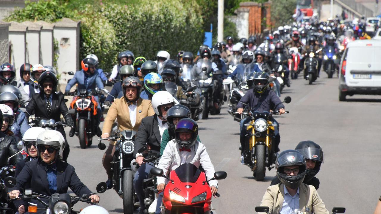 Sassari, mille bikers in giacca e papillon per sconfiggere il tumore alla prostata