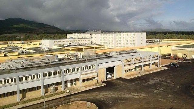 Detenuto tenta il suicidio in carcere a Uta, viene salvato e portato in ospedale ma prova a scappare