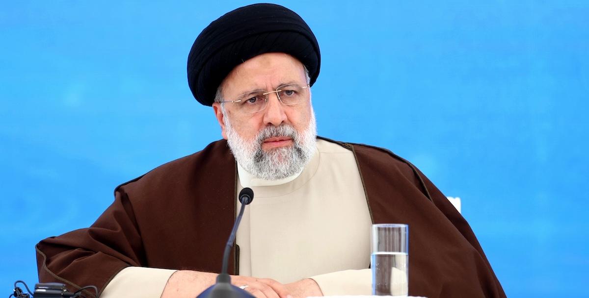 «Il presidente Raisi è morto», l’annuncio della tv di Stato dell’Iran dopo il ritrovamento dei resti dell’elicottero