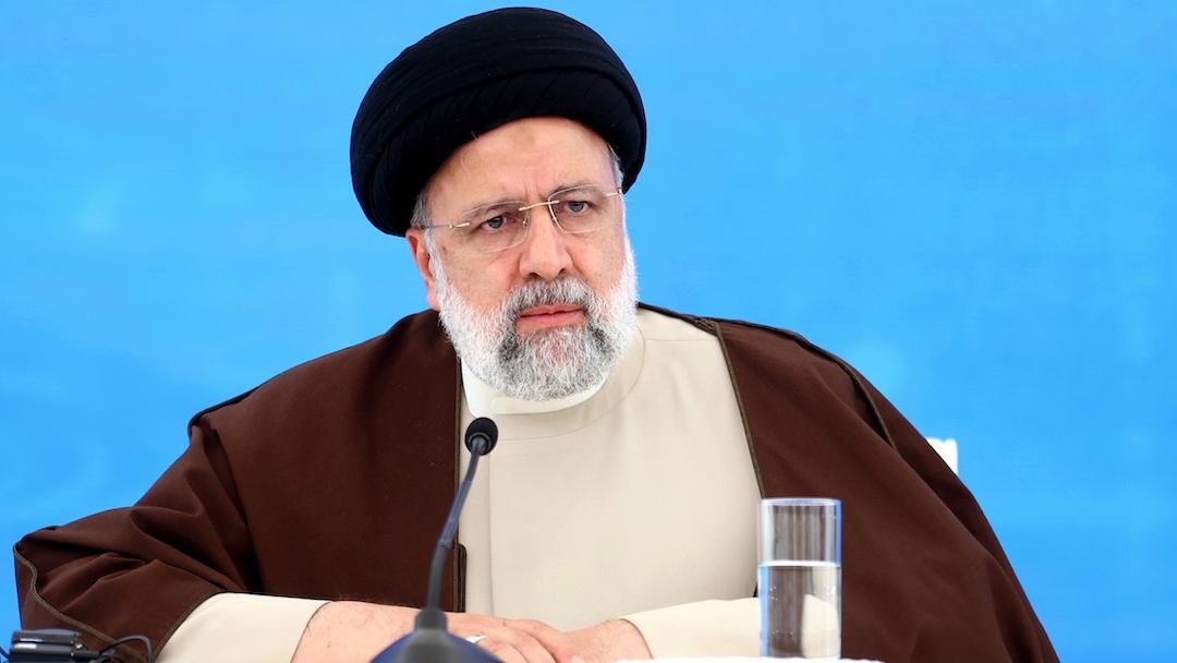 «Il presidente Raisi è morto», l’annuncio della tv di Stato dell’Iran dopo il ritrovamento dei resti dell’elicottero
