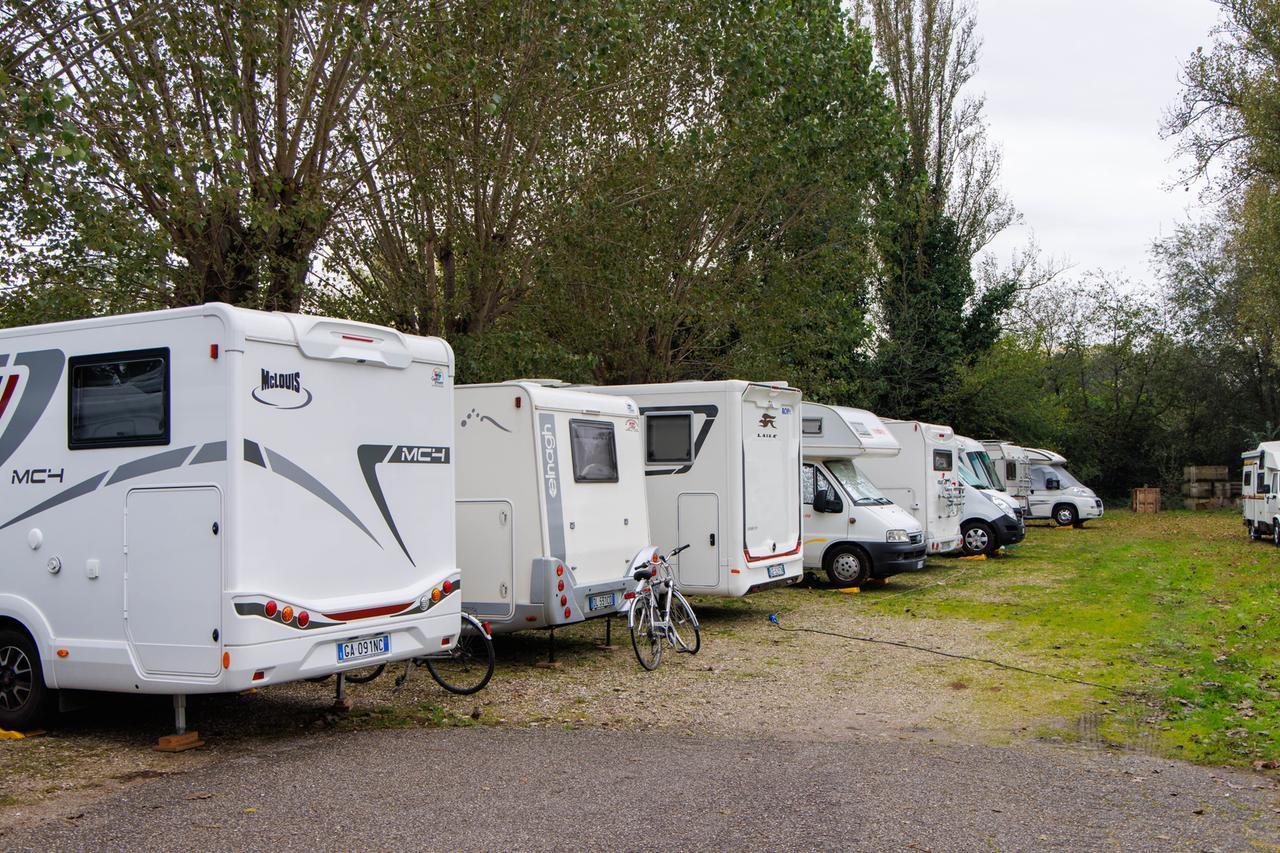 Camper in sosta ovunque, a Ferrara mancano le aree attrezzate
