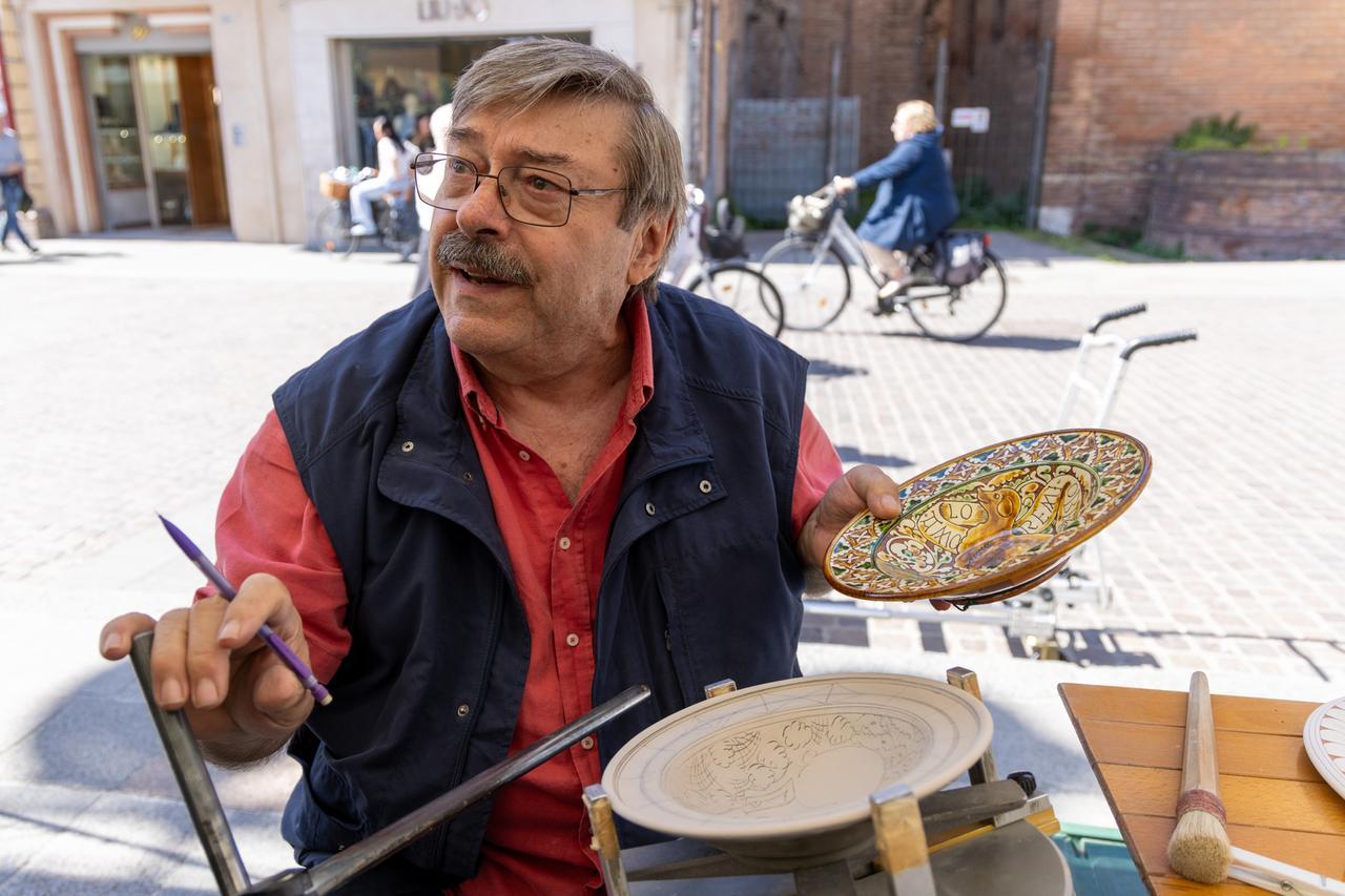 Lavorare l’argilla, artigiani per un giorno a Ferrara