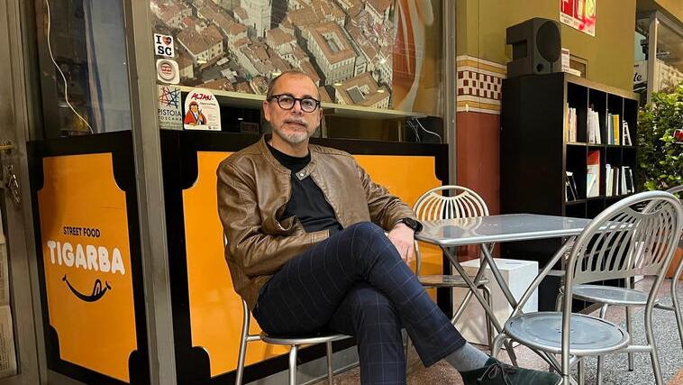 Fabio Raso davanti al suo nuovo locale
