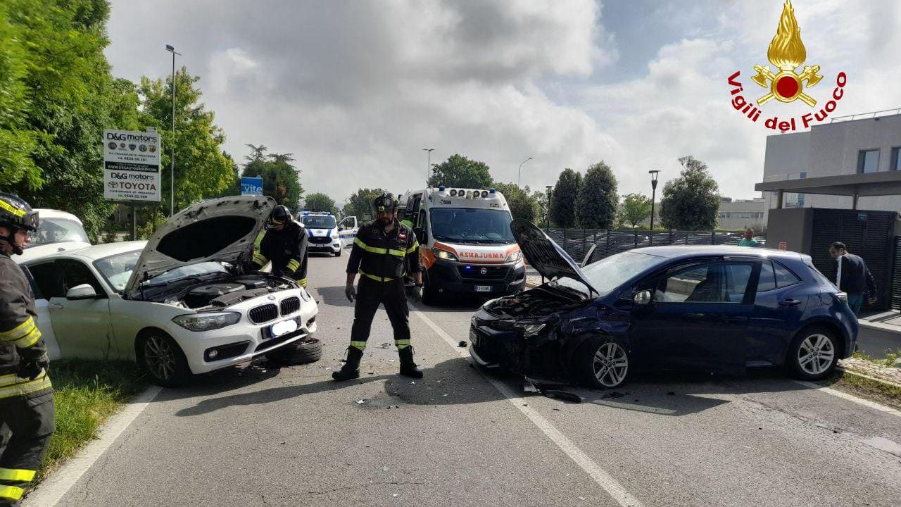 Mattina di incidenti sulle strade Vignolese e Canaletto: feriti e disagi alla viabilità