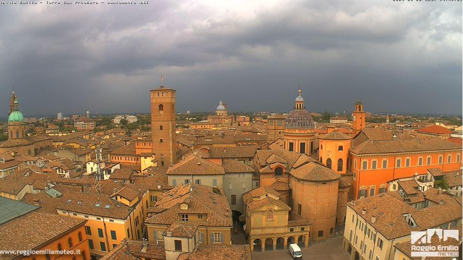 
	Dalla web cam di Reggio Emilia Meteo in centro a Reggio Emilia

