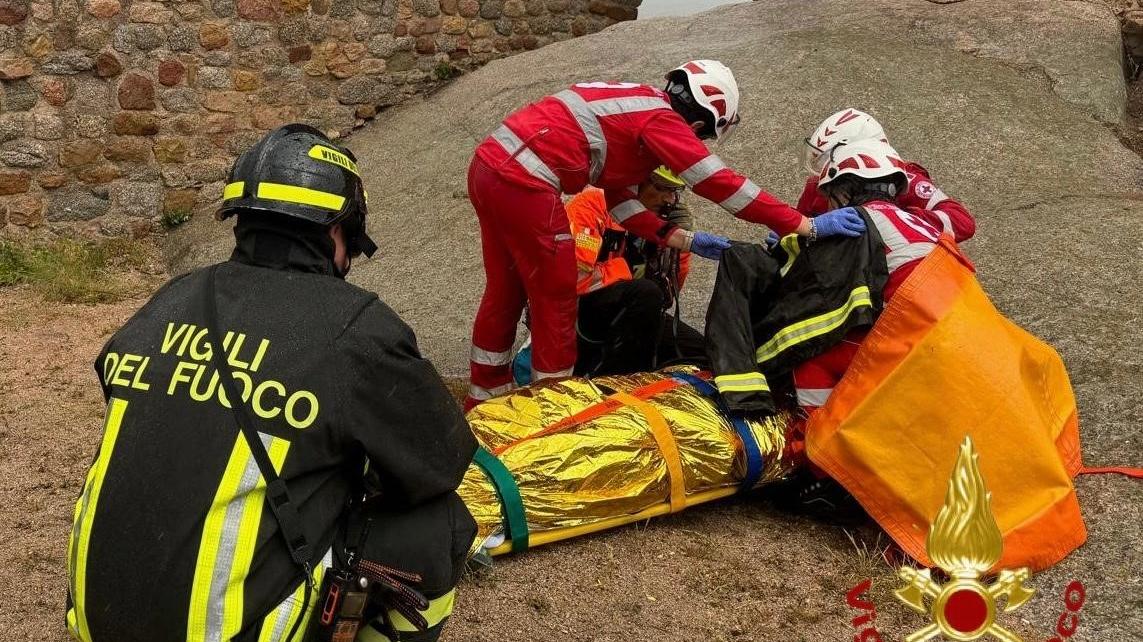 Olbia, scivola al castello di Pedres e si ferisce: escursionista in ospedale